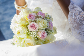 bouquet sposa rose bianche e rosa